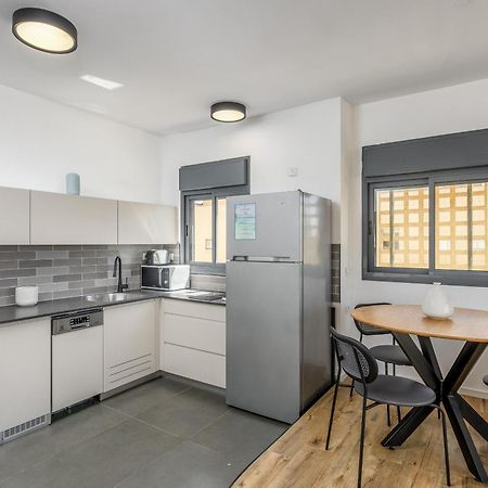 Modern & Sunny 1 Bdr W Balcony And Parking Apartment Тел Авив Екстериор снимка