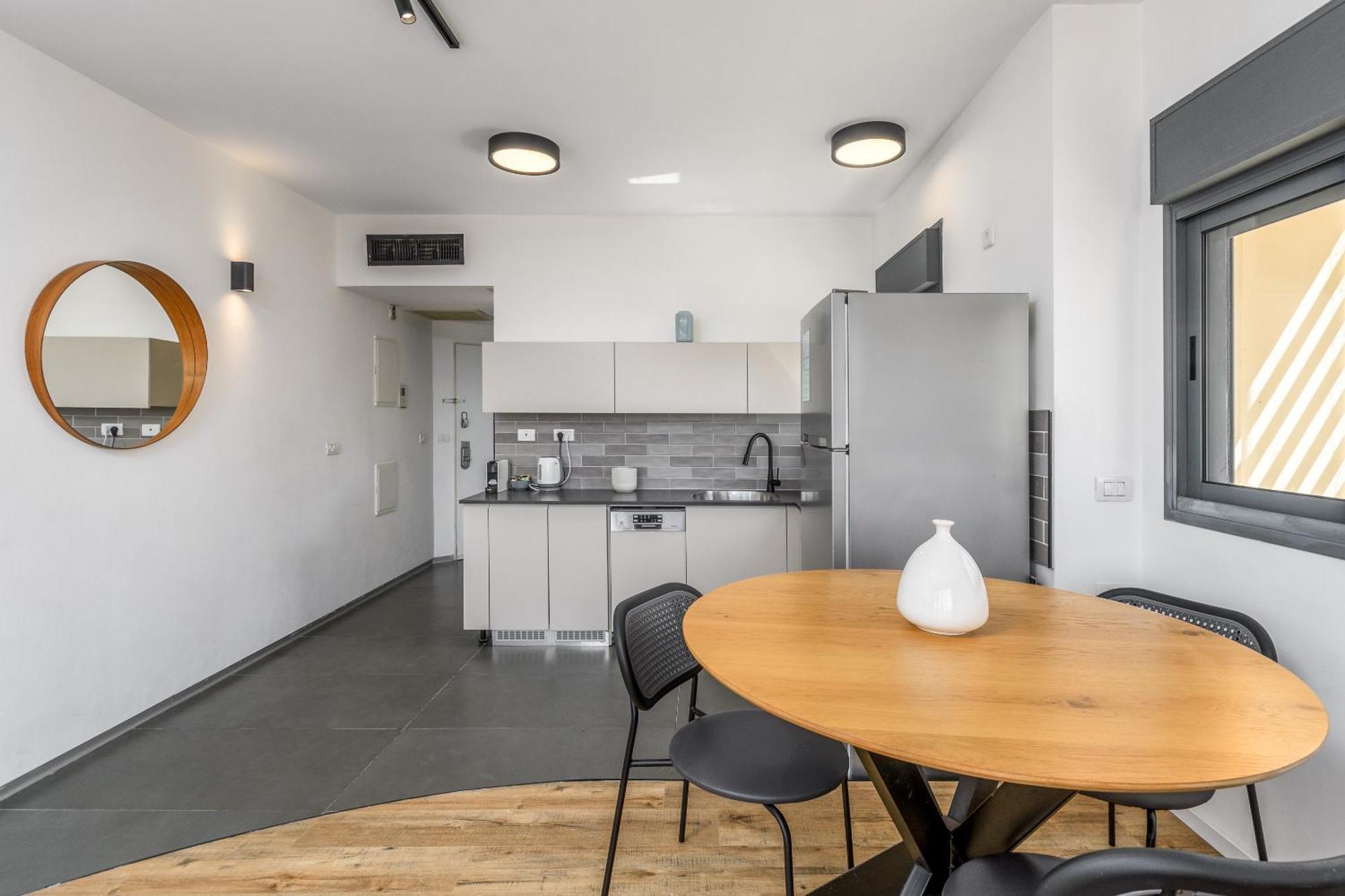 Modern & Sunny 1 Bdr W Balcony And Parking Apartment Тел Авив Екстериор снимка