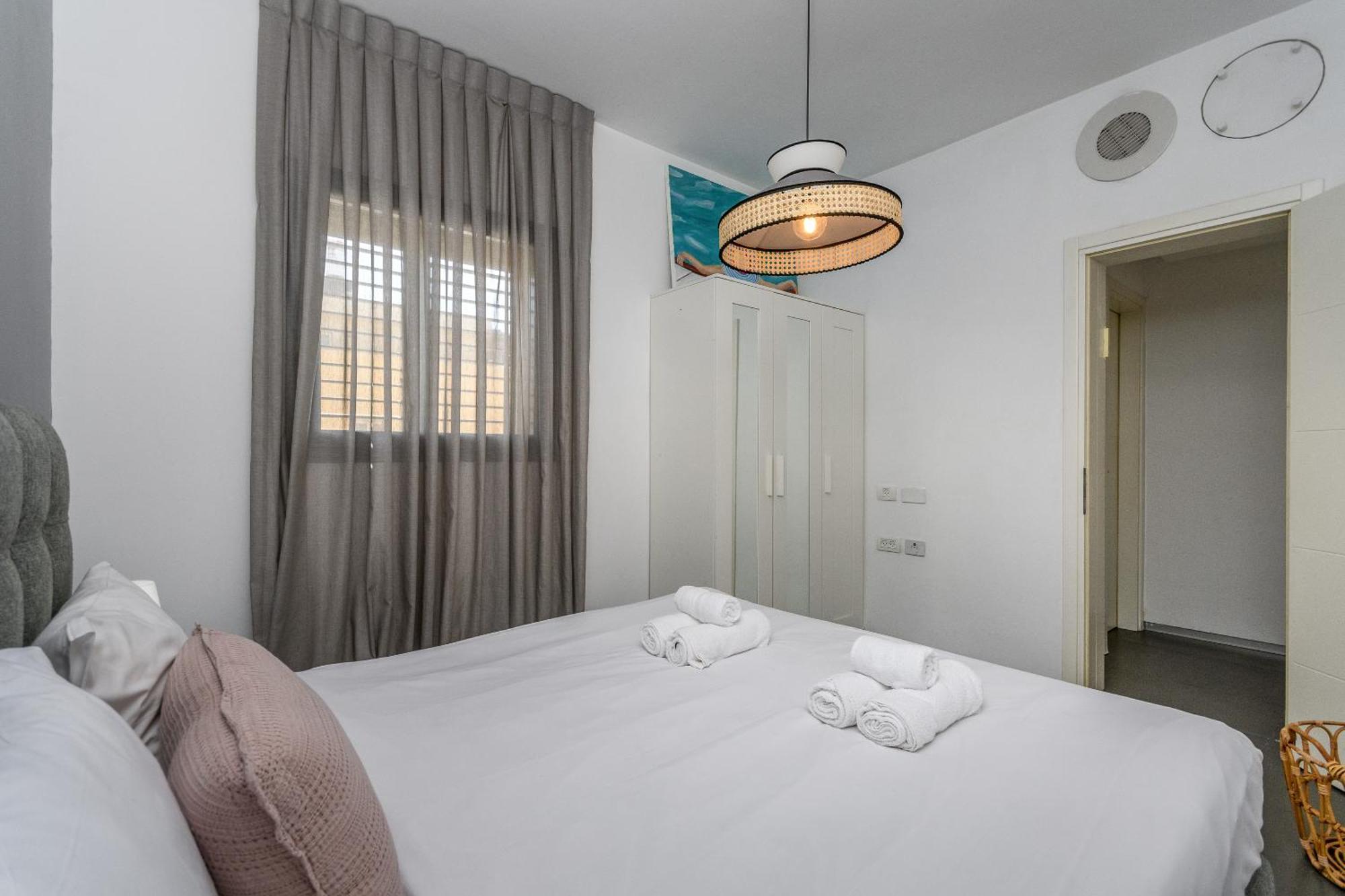 Modern & Sunny 1 Bdr W Balcony And Parking Apartment Тел Авив Екстериор снимка