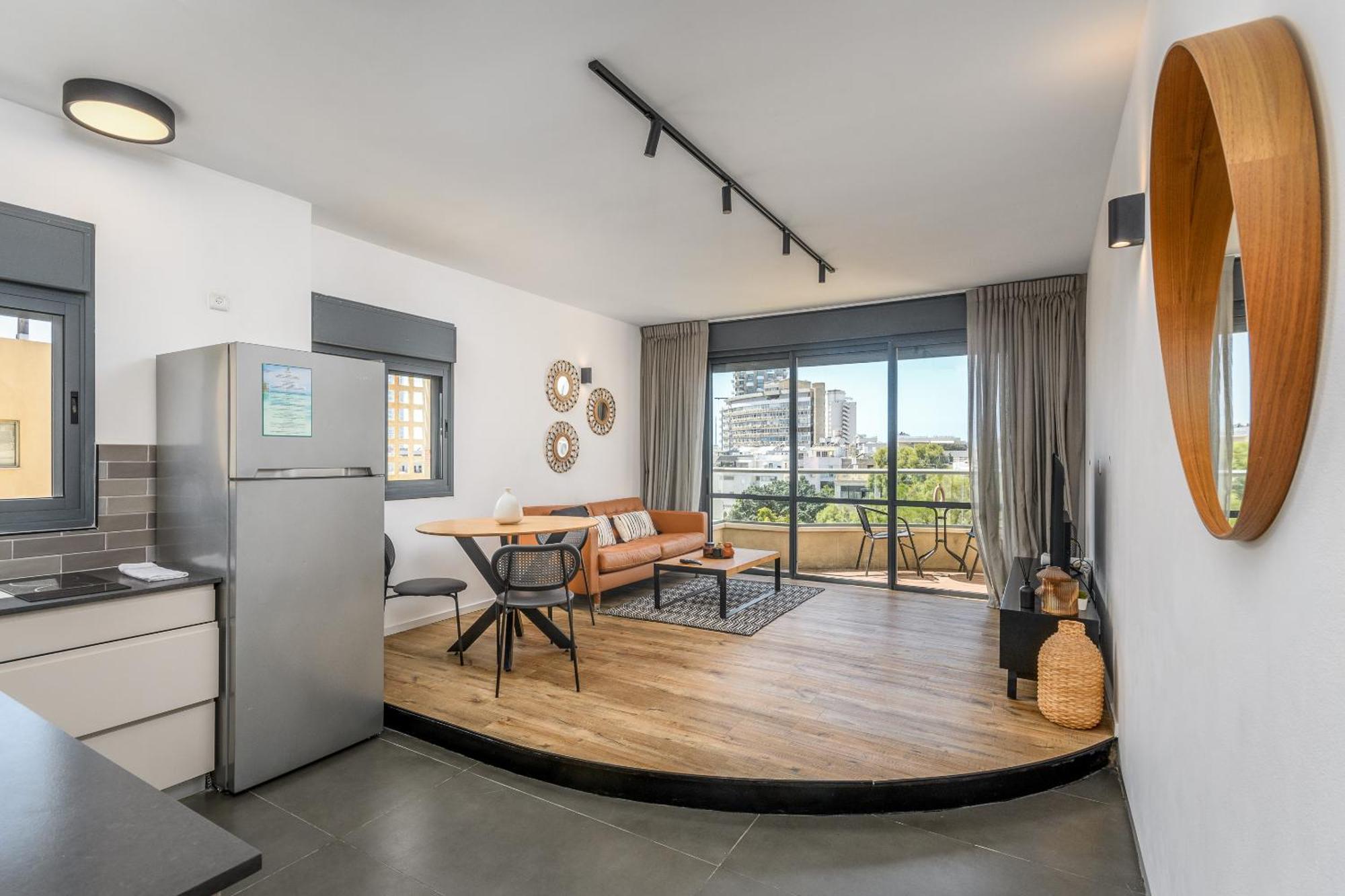 Modern & Sunny 1 Bdr W Balcony And Parking Apartment Тел Авив Екстериор снимка