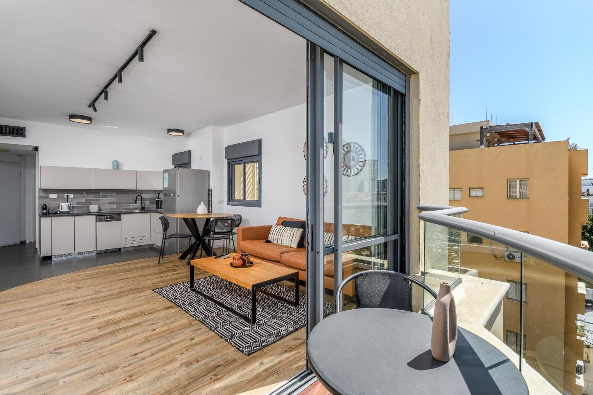 Modern & Sunny 1 Bdr W Balcony And Parking Apartment Тел Авив Екстериор снимка