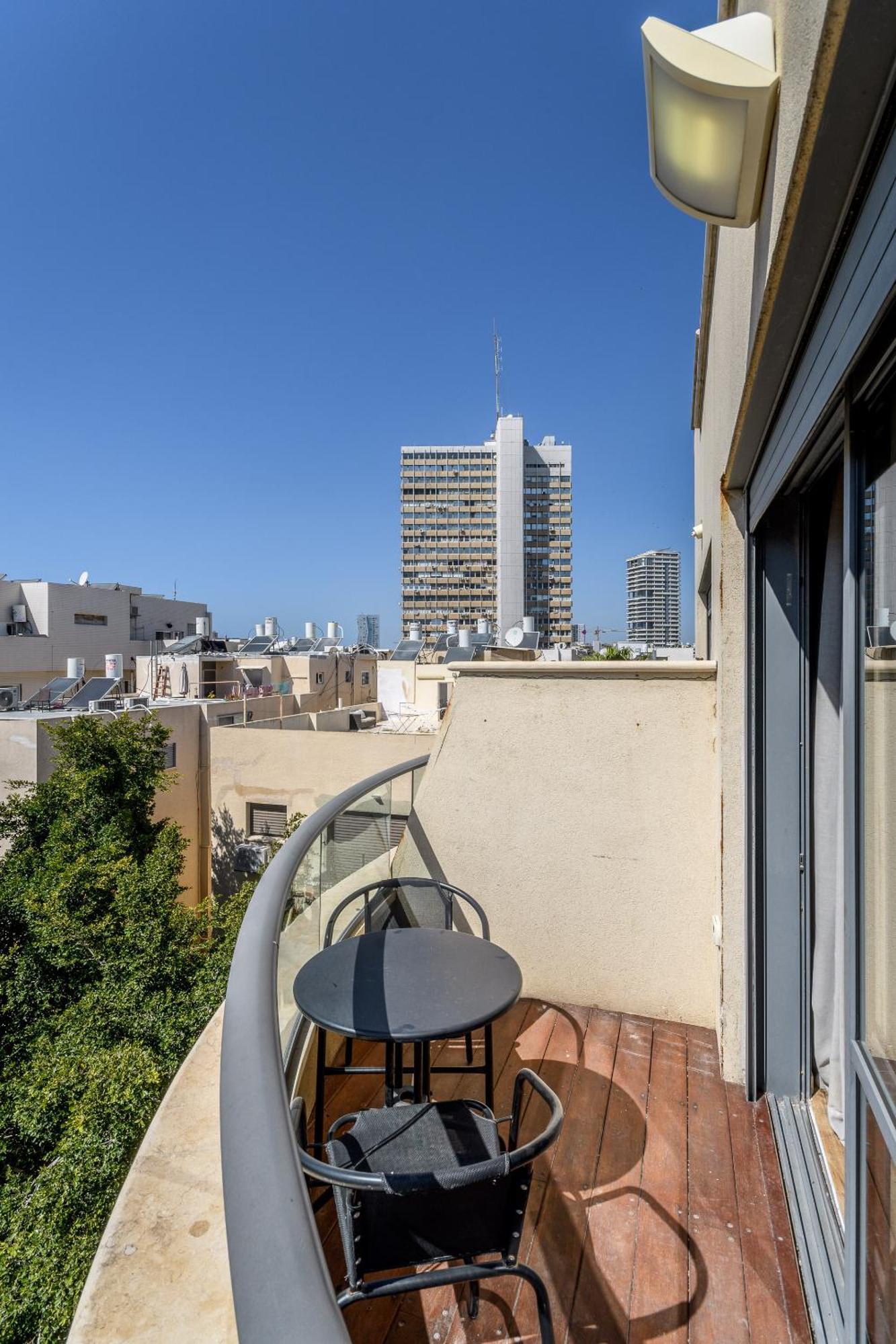 Modern & Sunny 1 Bdr W Balcony And Parking Apartment Тел Авив Екстериор снимка